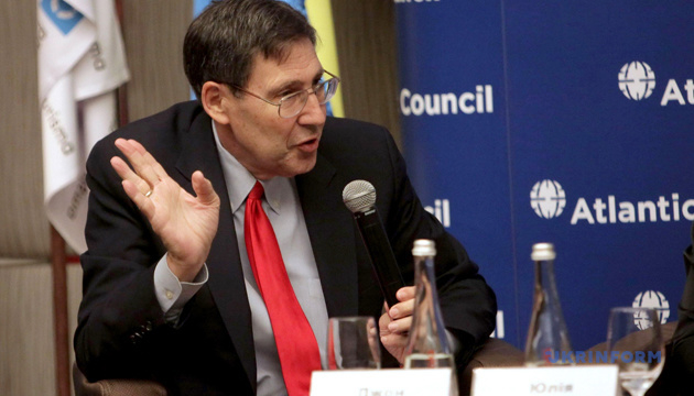 И у Порошенко, и у Зеленского хорошие шансы победить – бывший посол США в Украине