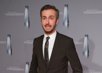 Немецкий комик будет судится с Меркель