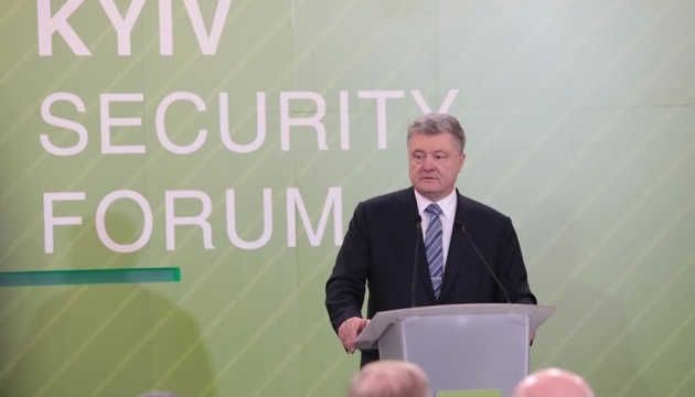 Порошенко сравнил избирательную кампанию с фильмом “Эквилибриум”