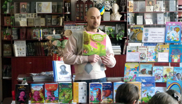 Известный писатель прекратил сотрудничество с “1+1” в знак протеста против политики телеканала