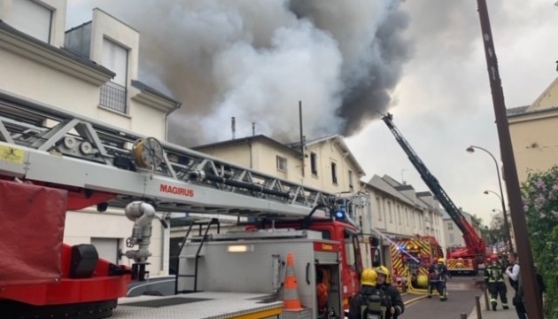 В районе Версаля во Франции произошел пожар