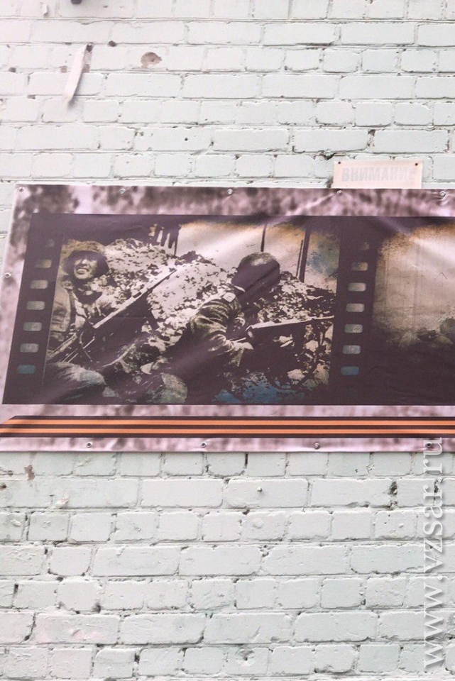 Ко Дню Победы общежитие в российском Саратове украсили фотографиями солдат вермахта 5