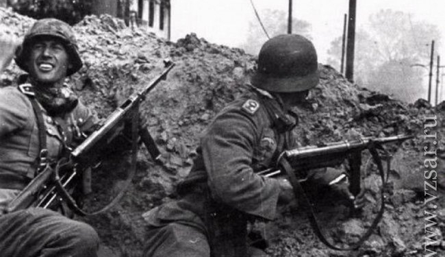 Ко Дню Победы общежитие в российском Саратове украсили фотографиями солдат вермахта