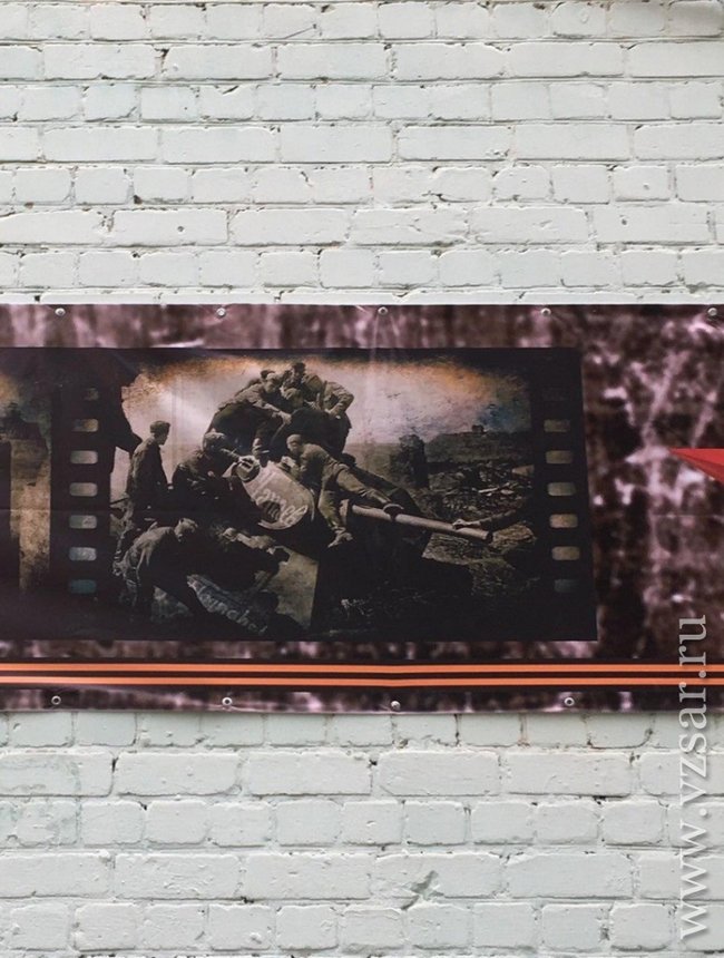 Ко Дню Победы общежитие в российском Саратове украсили фотографиями солдат вермахта 9