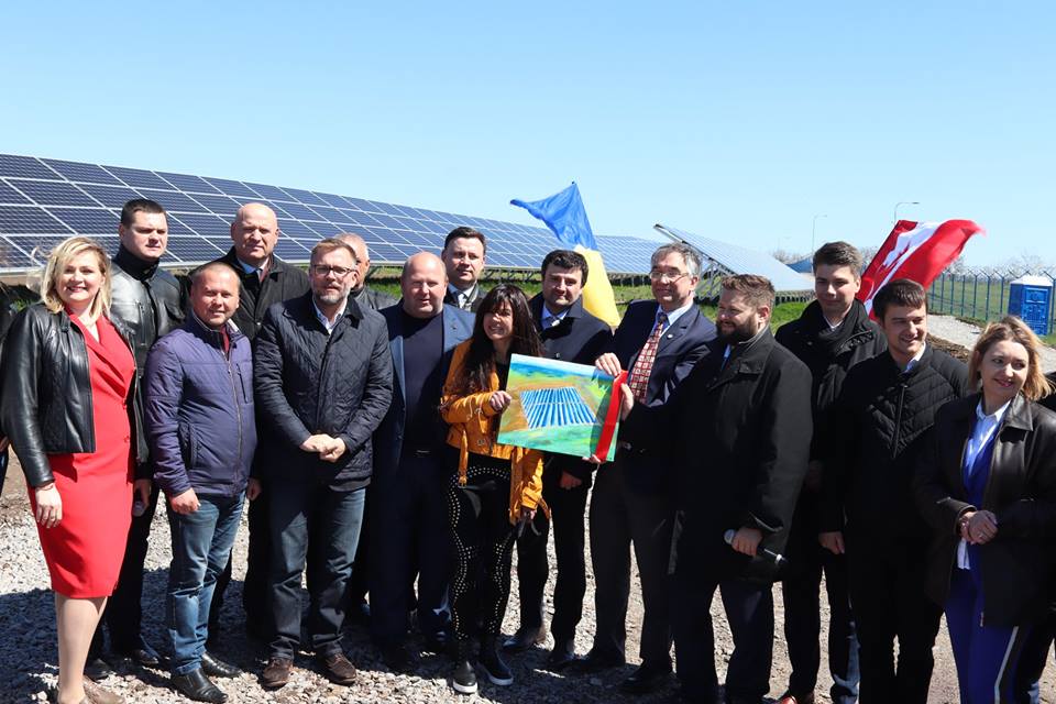 В Николаевской области посол Канады в Украине и певица Руслана открыли «канадскую» солнечную электростанцию 13