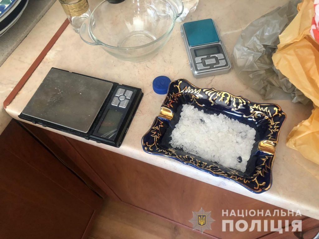 Николаевские правоохранители задержали наркодельцов, которые наладили канал сбыта метадона в Николаеве и Одессе 13