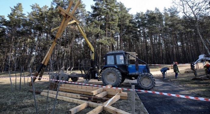 В Беларуси снесли кресты памяти жертв репрессий и задержали активистов
