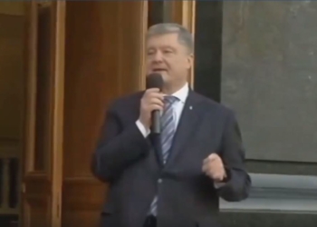 “Уныние – тяжкий грех” и “Я вернусь” – Порошенко встретился с избирателями