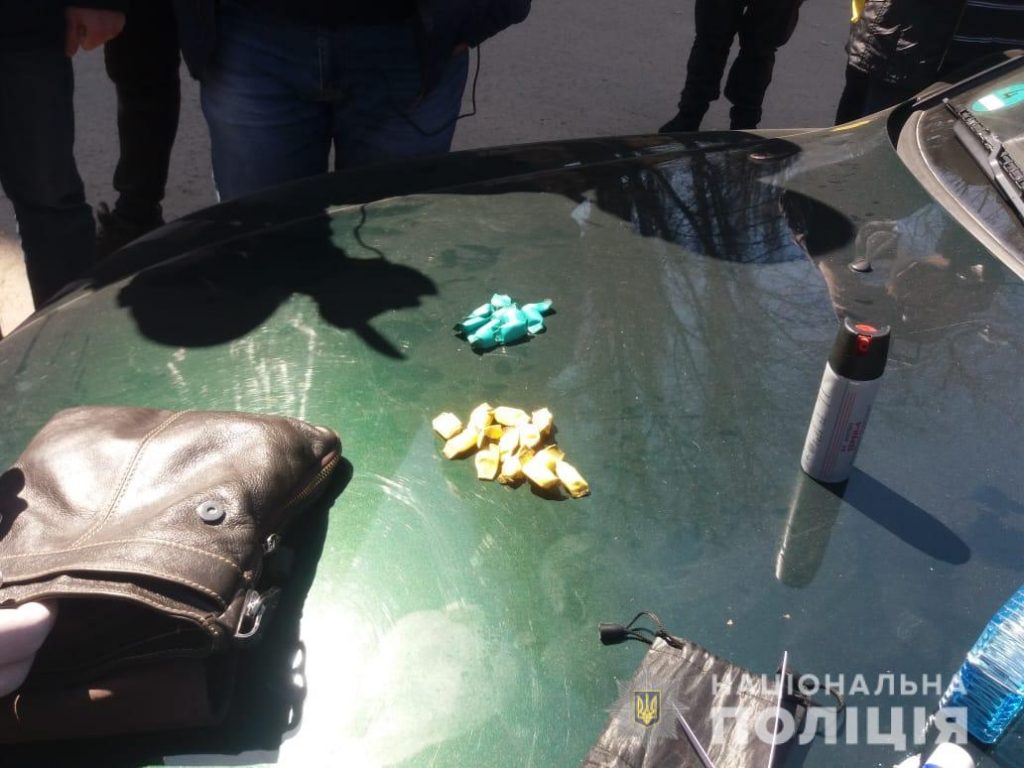 Николаевские правоохранители задержали наркодельцов, которые наладили канал сбыта метадона в Николаеве и Одессе 15