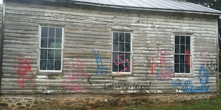 Американских подростков вместо наказания заставили прочесть 35 книг о расизме и антисемитизме