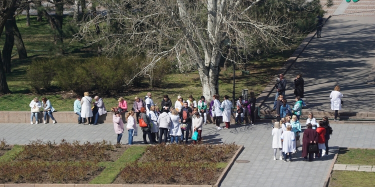 Медперсонал детской инфекционки пикетировал ОГА, требуя единого помещения для работы – им пообещали такое построить