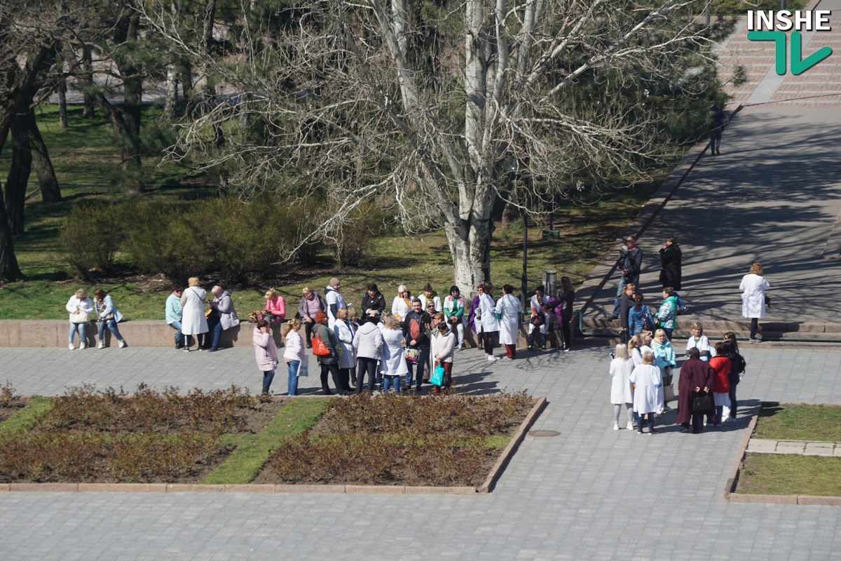 Медперсонал детской инфекционки пикетировал ОГА, требуя единого помещения для работы – им пообещали такое построить