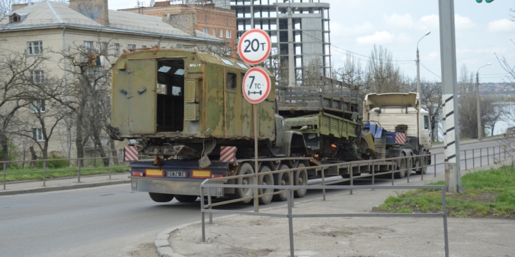 Завтра на Варваровском мосту начнут латать ямы