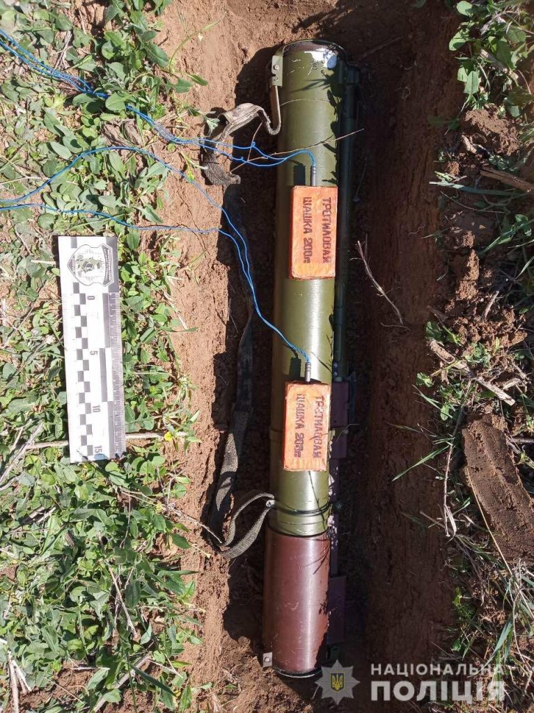 В Березанском районе мужчина нашел в лесополосе заряженный гранатомет 5