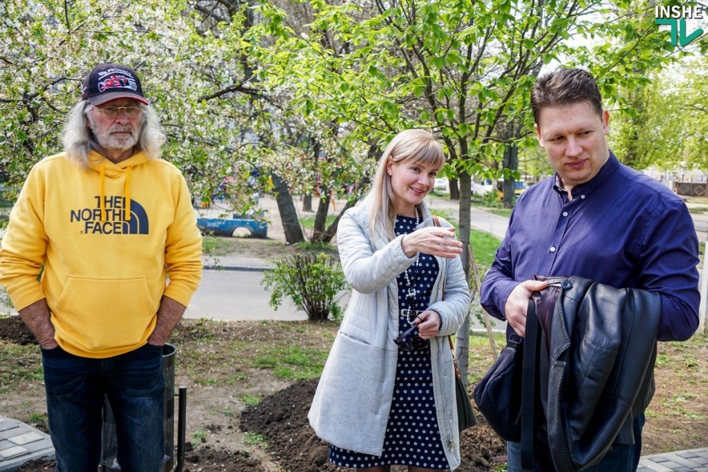 Литературный сквер в Николаеве пополнился именными деревьями в честь Екатерины Голубковой и Валерия Карнауха 5
