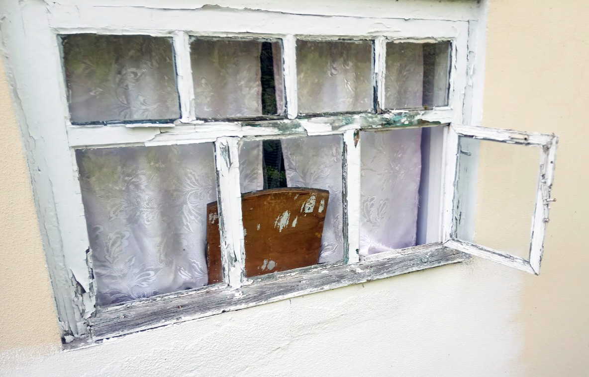 «Нам нужно было в туалет»: в Очакове полиция задержала двух парней, которые хотели обворовать частный дом