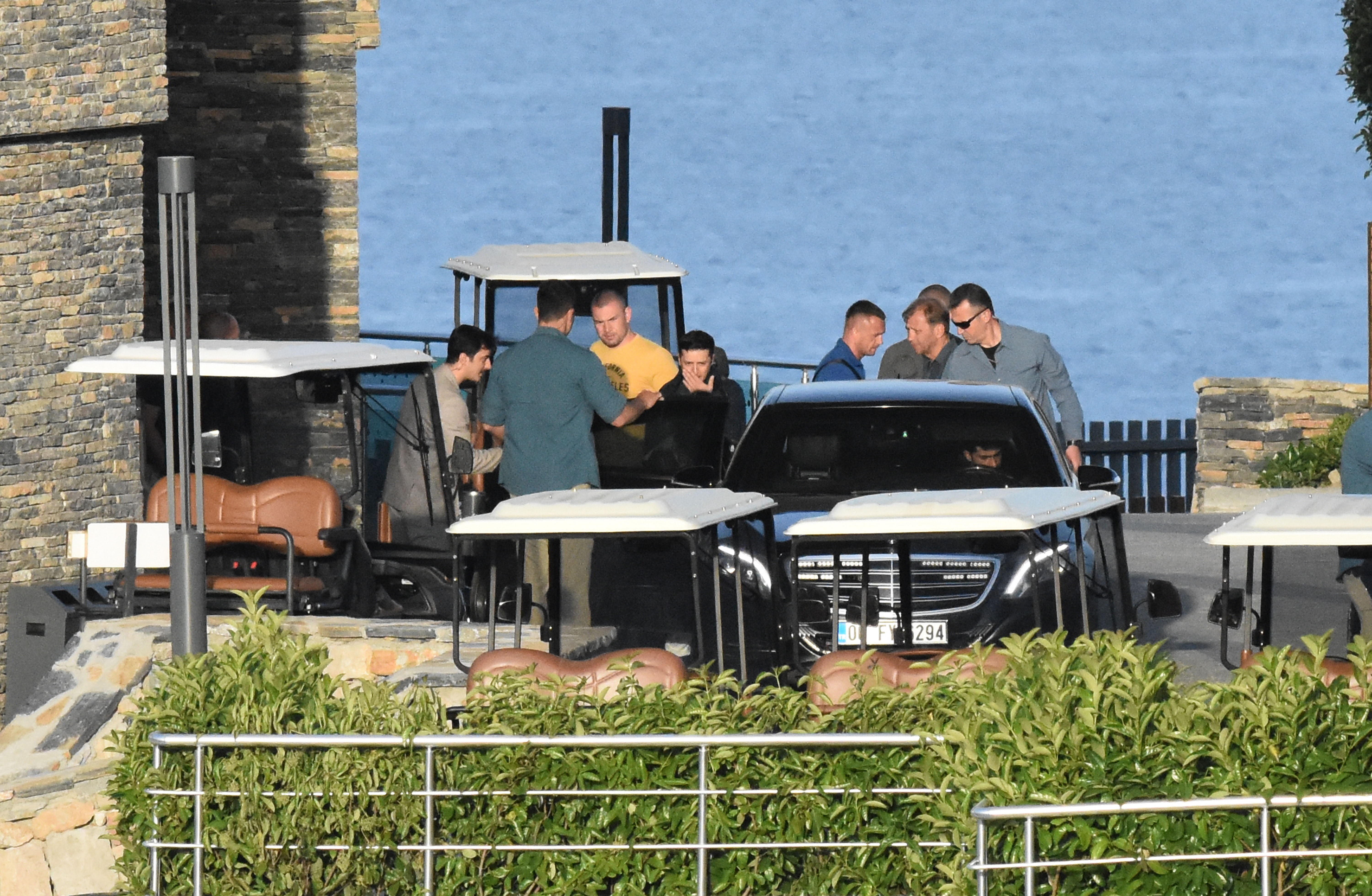 Отдохнувший Зеленский возвращается в Украину