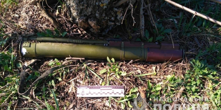 В Березанском районе мужчина нашел в лесополосе заряженный гранатомет