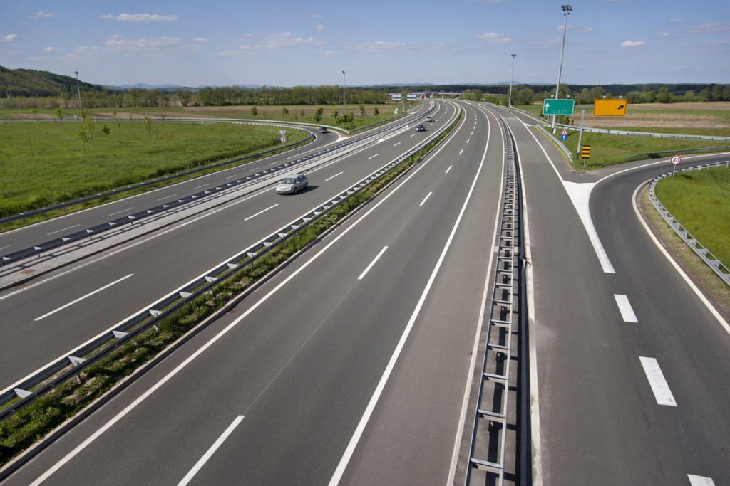 В следующем году на ремонт дорог хотят потратить 74,4 млрд.грн. 1