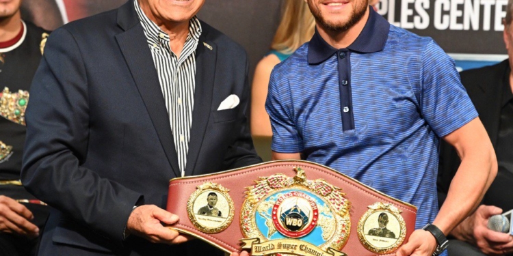 Ломаченко вручили пояс суперчемпиона WBO