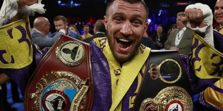 Ломаченко сломал себе руку последним ударом в бою с Кроллой