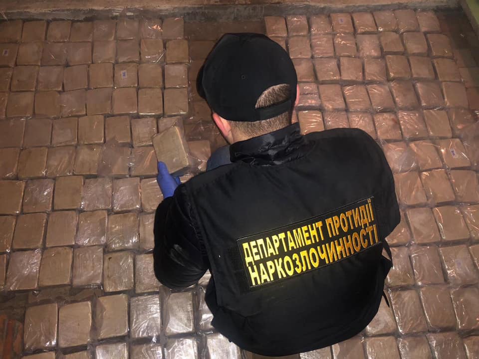 В Киеве полиция задержала наркоторговцев с 300 кг героина 1
