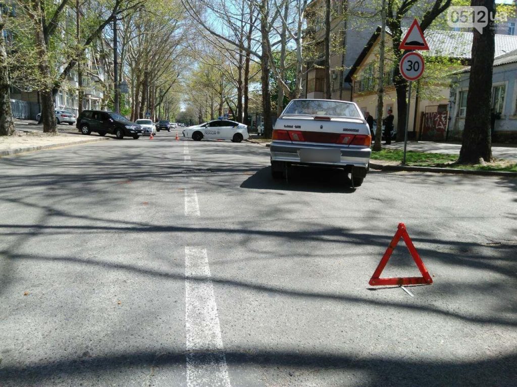 В Николаеве напротив 2-й гимназии водитель сбил 9-летнюю девочку, выбежавшую на дорогу 1