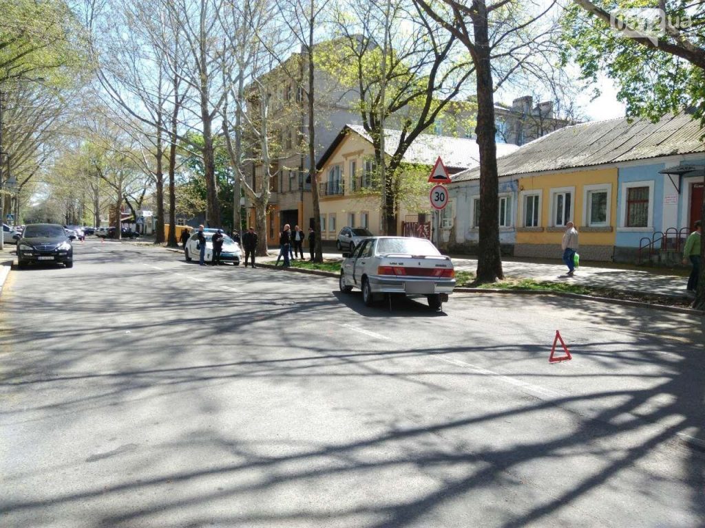 В Николаеве напротив 2-й гимназии водитель сбил 9-летнюю девочку, выбежавшую на дорогу 3
