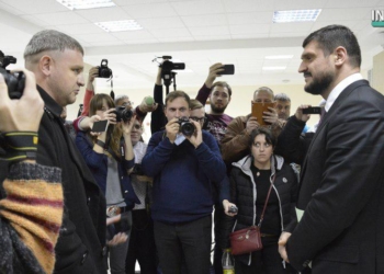 Савченко пообещал СМИ и «экспертам фейсбучным», что заговорит о каждом. Досталось и подчиненным чиновникам, которых он «защищал, делая из себя дурака»