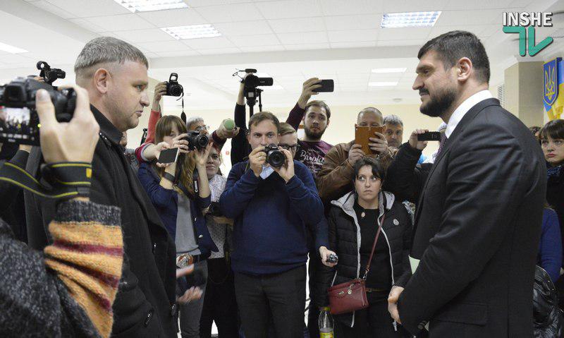 Савченко пообещал СМИ и «экспертам фейсбучным», что заговорит о каждом. Досталось и подчиненным чиновникам, которых он «защищал, делая из себя дурака» 1