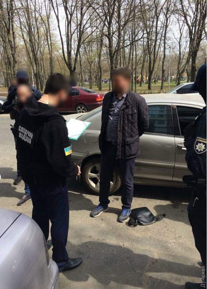 Задержанный в Одессе прокурор вывел на тайник с оружием и боеприпасами 7