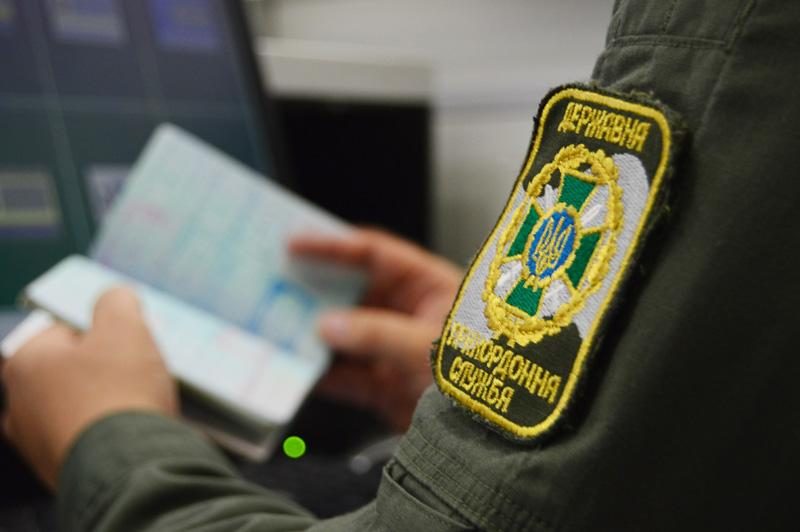 Питання дозволів для виїзду чоловіків за кордон винесуть на Ставку