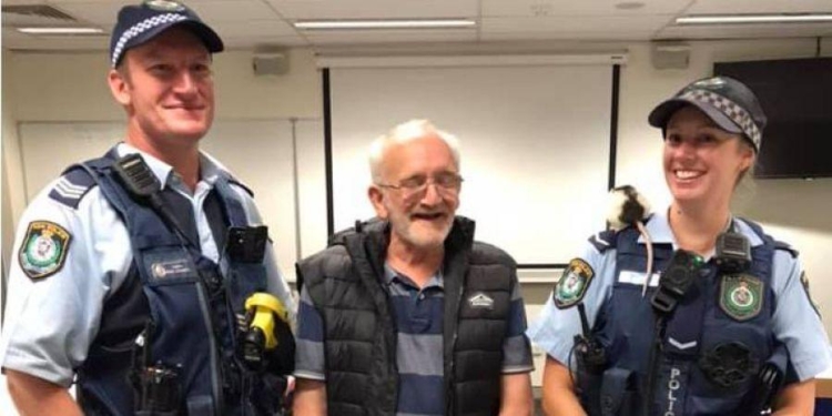 Полиция Австралии нашла и вернула бездомному ручную крысу, которую тот потерял