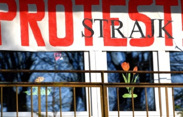 В Польше бастует 600 тысяч учителей, закрыто 74% школ
