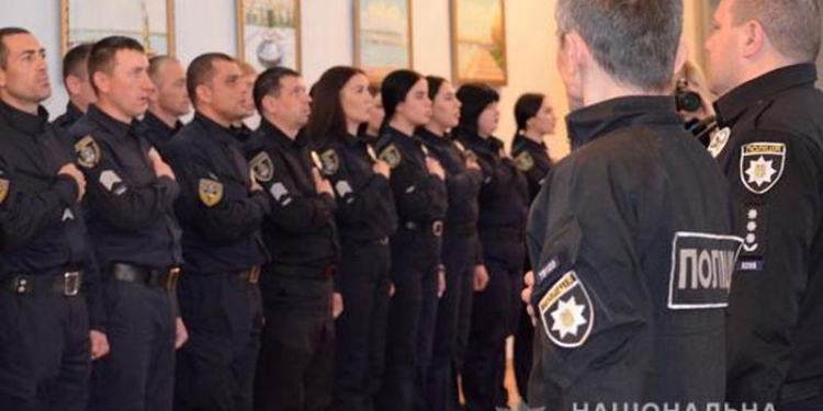 В Николаеве 29 новоиспеченных полицейских присягнули на верность украинскому народу