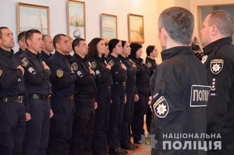 В Николаеве 29 новоиспеченных полицейских присягнули на верность украинскому народу 21