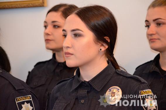 В Николаеве 29 новоиспеченных полицейских присягнули на верность украинскому народу 11