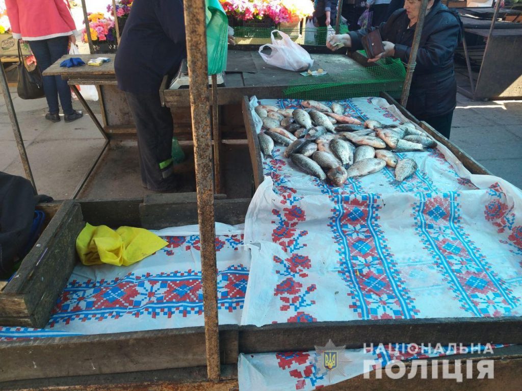 Нерестовый запрет: в Николаеве полицейские изъяли 15 кг рыбы на рынках 1