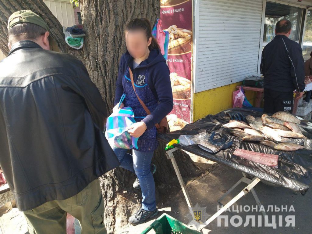 Нерестовый запрет: в Николаеве полицейские изъяли 15 кг рыбы на рынках 7