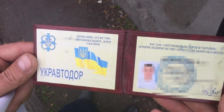 Под Николаевом на взятке погорели работники габаритно-весового комплекса