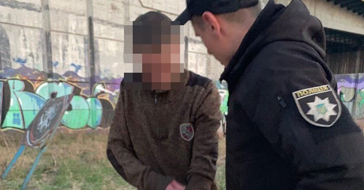 В Николаеве патрульные спасли мужчину «под кайфом», который пытался покончить жизнь самоубийством, прыгнув с Ингульского моста