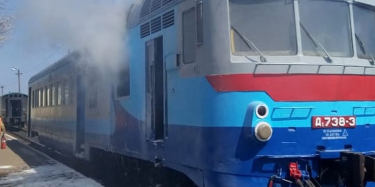 Дизель-поезд «Николаев-Долинская» загорелся в Новом Буге
