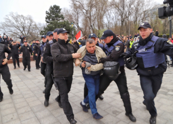 Участника акции к дню освобождения Одессы задержали за георгиевскую ленту