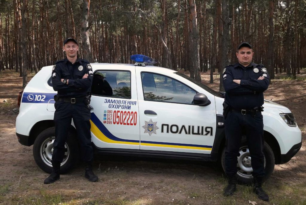 Они хотели праздника: полиция охраны задержала в Николаеве двух рецидивистов, вынесших из супермаркета 27 товаров 1
