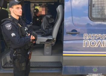 В Николаеве мужчина на улице предлагал купить боевую гранату (ФОТО)