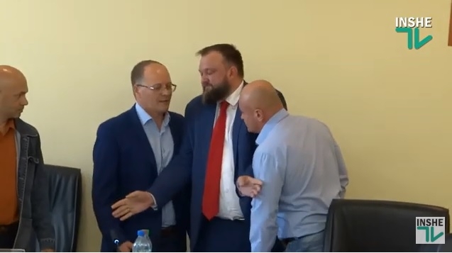 «Вы что, передастом устроились?»: в Николаевском облсовете чуть не подрались депутаты Барна и Олабин (ВИДЕО)