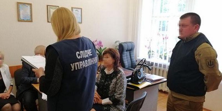 В Николаеве суд отстранил от должности директора городского центра занятости, подозреваемую во взяточничестве