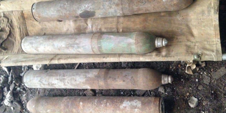 Пиротехники ГСЧС обезвредили 4 взрывоопасных предмета, найденных на Намыве в Николаеве (ФОТО)