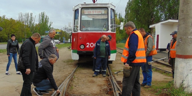 В Николаеве снова сошел с рельсов трамвай