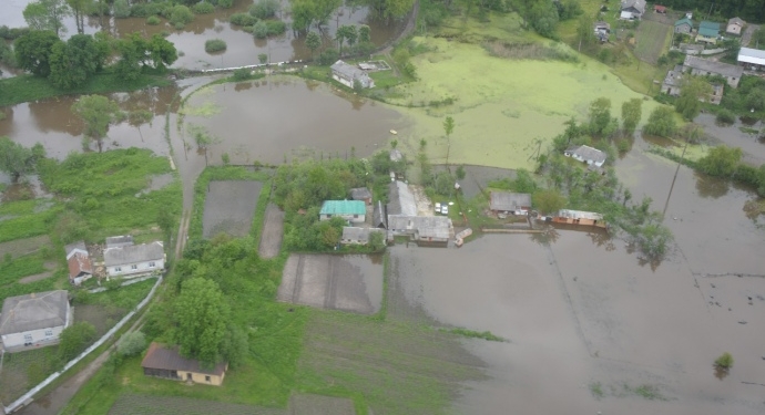 Паводок на Западной Украине: уровень воды постепенно падает (ФОТО)